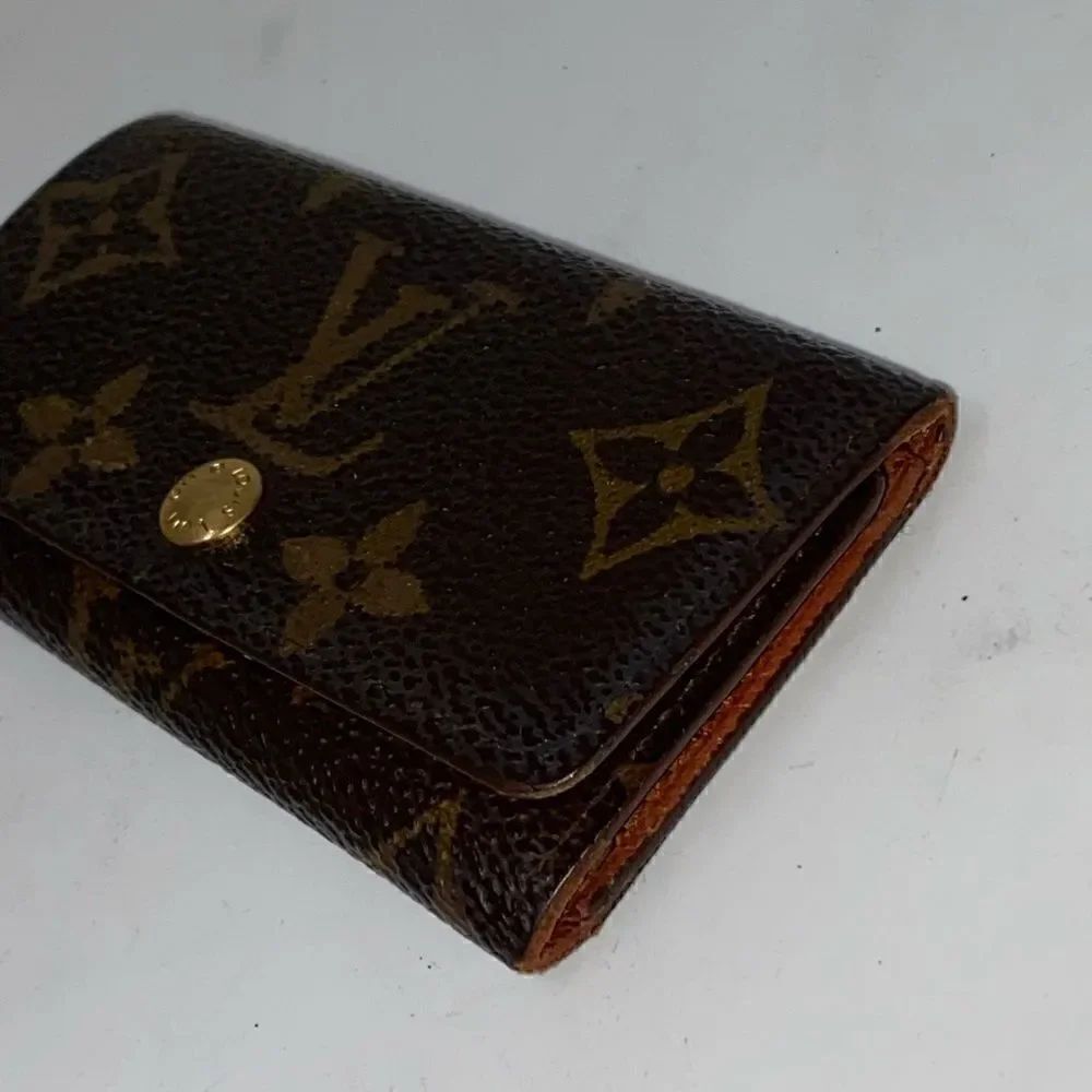 Authentic Louis Vuitton Monogram 4 Key Wallet - Picture 5 of 11